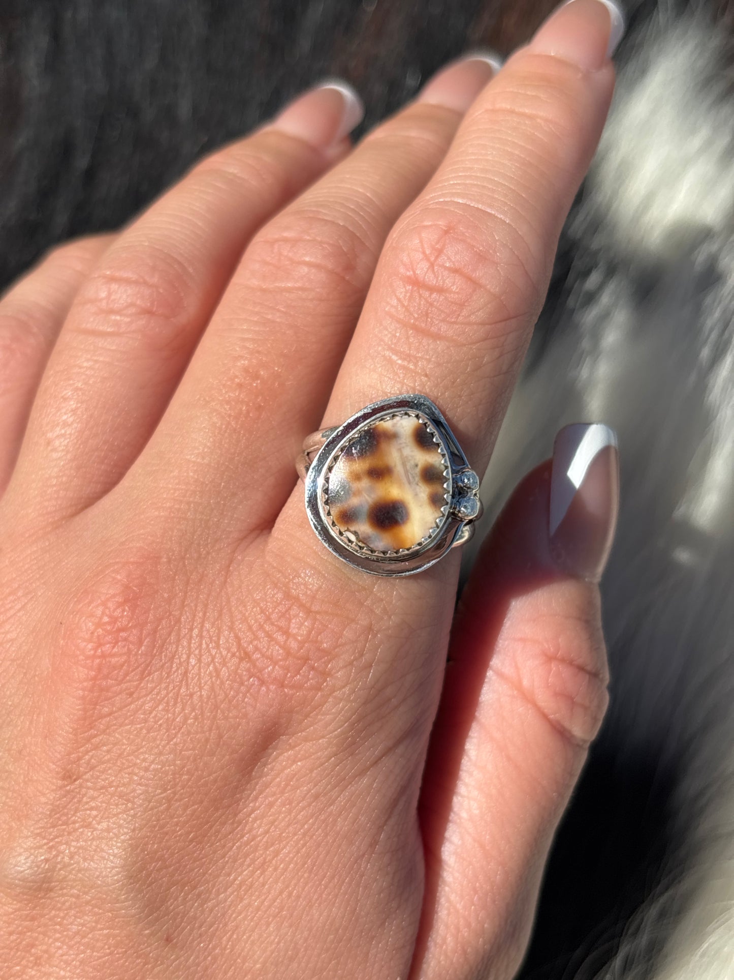 Native American, Hand-Made, Cowrie & Sterling Silver Ring