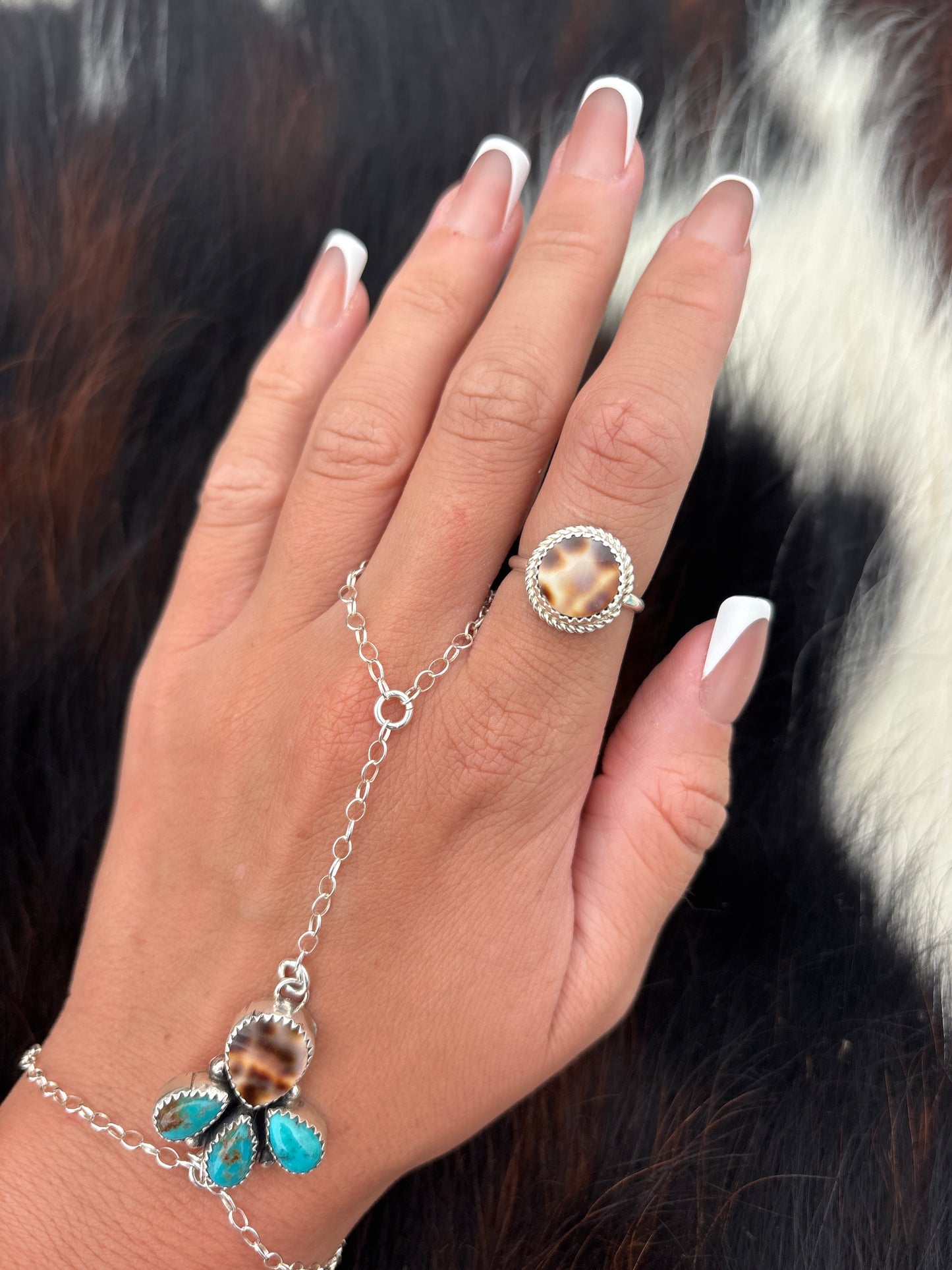 Native American, Hand-Made, Cowrie & Sterling Silver Ring