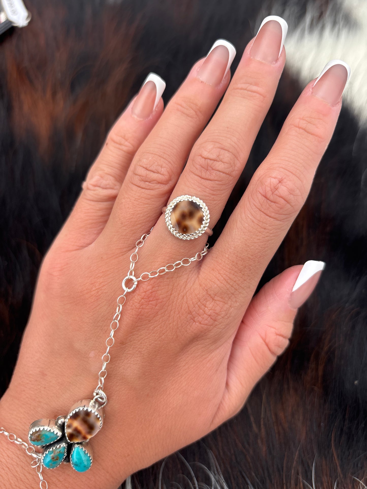 Native American, Hand-Made, Cowrie & Sterling Silver Ring