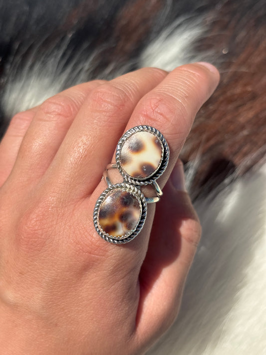 Native American, Hand-Made, Cowrie & Sterling Silver Ring