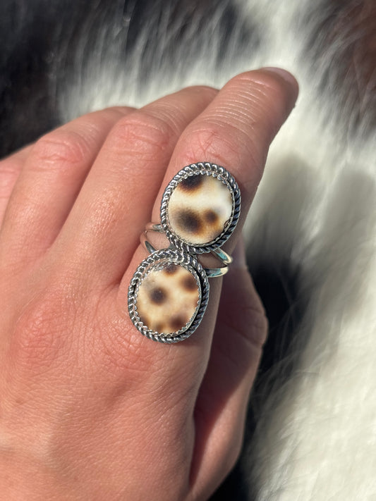 Native American, Hand-Made, Cowrie & Sterling Silver Ring
